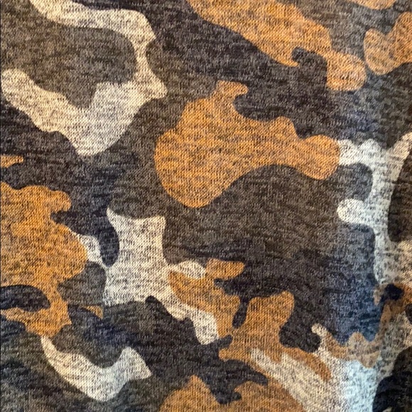 Camo long sleeve sweater NWOT - Picture 2 of 3